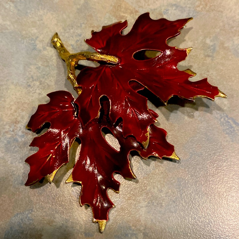 Vintage Weiss, red enamel, maple leaf pin autumn brooch